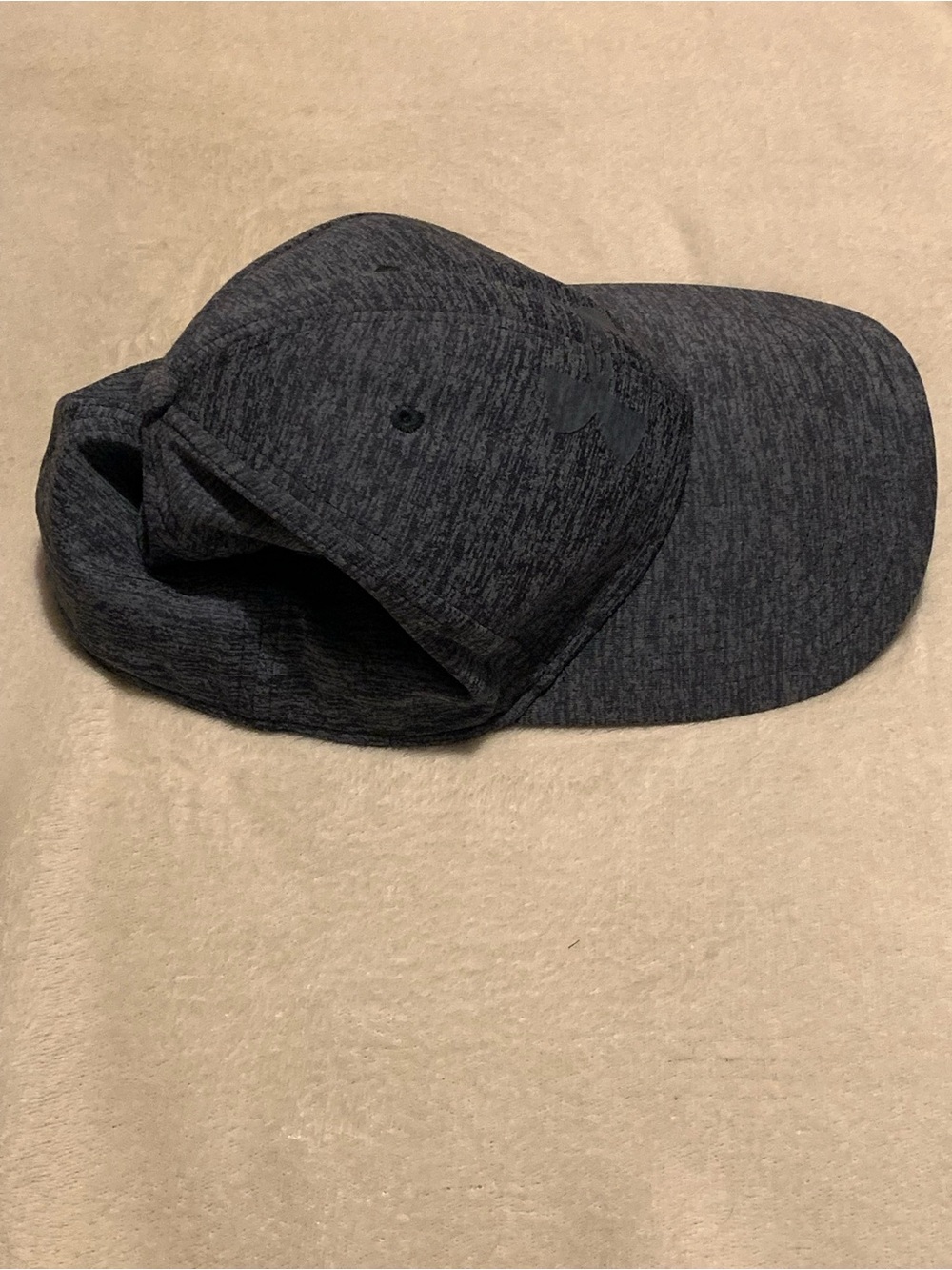 Under Armour hat - Picture 4 of 6